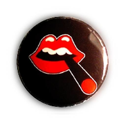 Badge smoking lips bouche fond noir rock pop punk 25mm