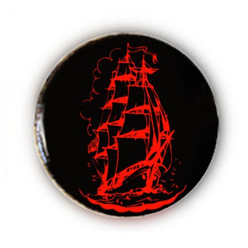 Badge navire tattoo 3 mats pirate rouge fond noir corsaire marin ø25mm