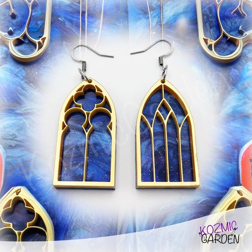 Boucles d'oreilles fenêtre gothique — bijoux architecture gothique paillettes bleu violet