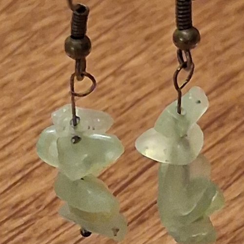 Boucles d'oreilles  pierres chips chrysolite  vertes pâles