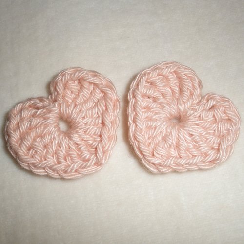 Lot de 4 coeurs au crochet saumon