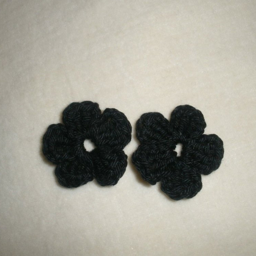 Lot de fleurs au crochet  en coton noires