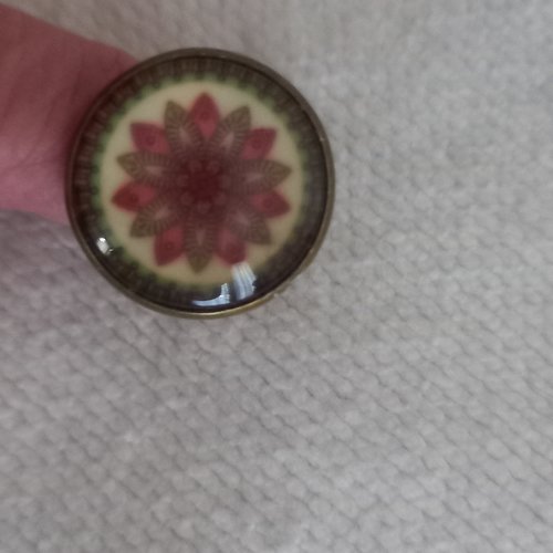 Bague cabochon. mandala