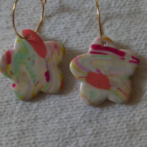 Creoles dorees fleur en fimo