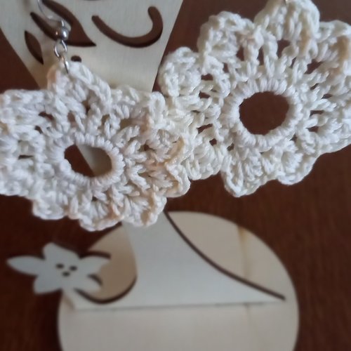 Boucles d'oreilles  au crochet  bohème en coton écru
