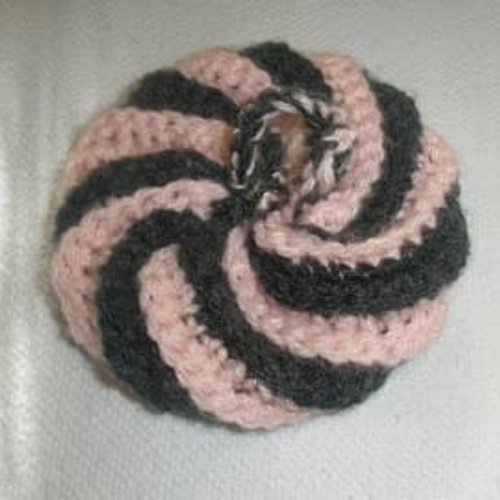 Tawashi eponge  en laine acrylique  rose et grise fonee