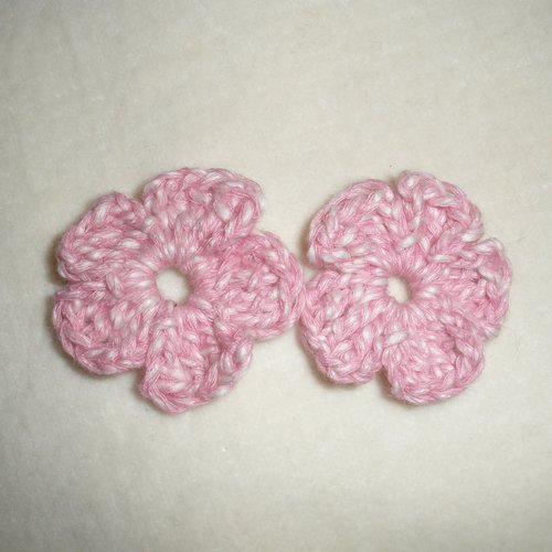 Lot de 6 fleurs au crochet  roses