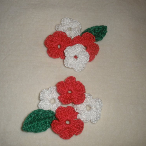 Lot de fleurs et feuilles au  crochet
