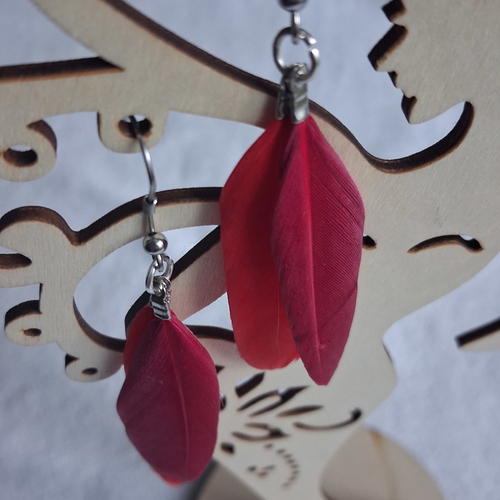 Boucles d'oreilles  2 plumes eouge/bordeaux