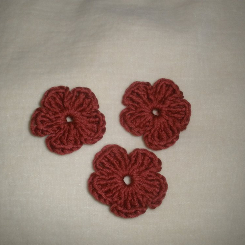 Lot de fleurs au crochet  bordeaux,  customisation, carterie,  .