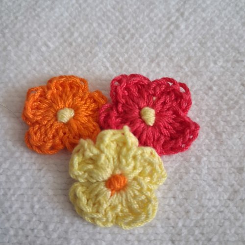 Lot de 6 finis fleurs  au crochet