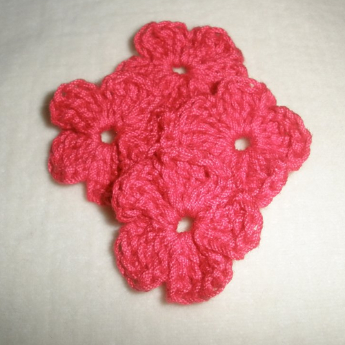 Lot 6 minis fleurs au crochet coton fuschia