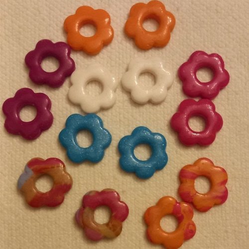 Fleurs interchangeables  pour créoles en fimo