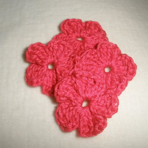 Lot de 6 fleurs au crochet  en coton fuschia