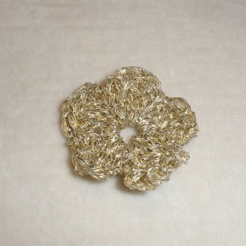 Lot de 4 fleurs au crochet  dorées