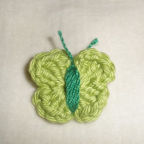 Lot de 4 papillons au crochet  anis