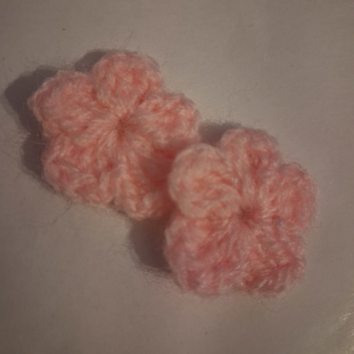 Lot de 6 fleurs oses au crochet en laie