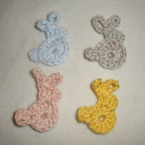 Lot de 4 petits  lapins au crochet