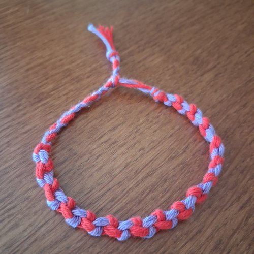 Bracelet brésilien ajustable rouge/violet