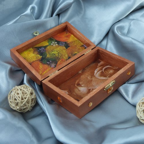 Petit coffre à bijoux baroque en bois