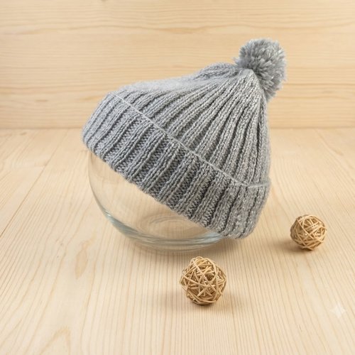 Bonnet homme en pelotes de fils gris