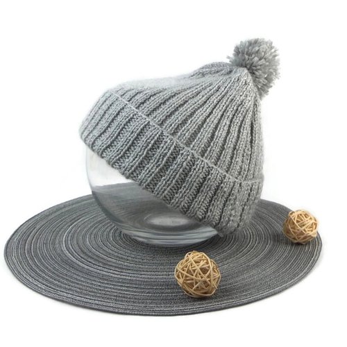 Bonnet homme en pelotes de fils gris