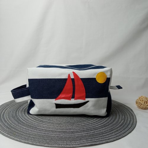 Réserver pour dominique: trousse de toilette thème marin