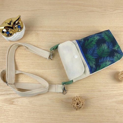 Petit sac bandoulière en tissu écru et vert