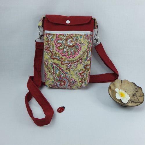 Petit sac bandoulière en tissu rouge