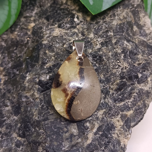 Pendentif en pierre septaria