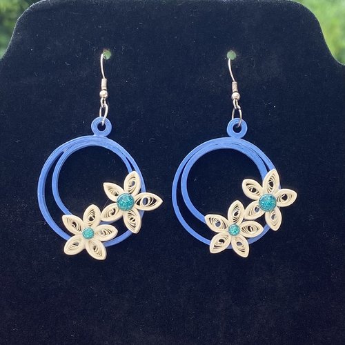 Boucles d'oreilles fleurs blanches