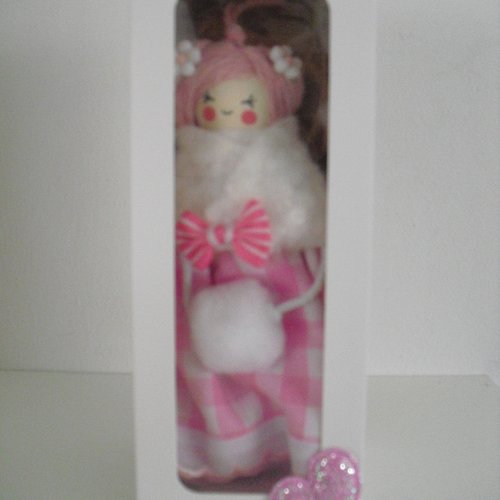 Décoration poupée macramé