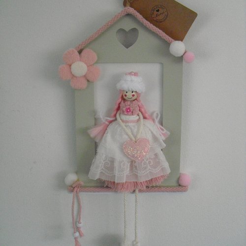 Décoration poupée macramé