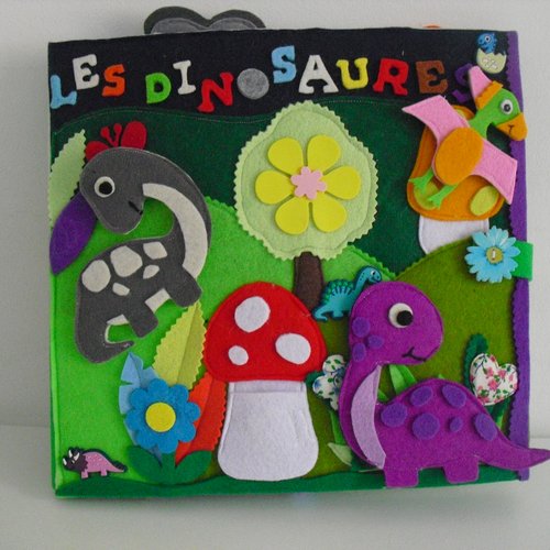 Livre éveil thème dinosaures (a parir de 24 mois)