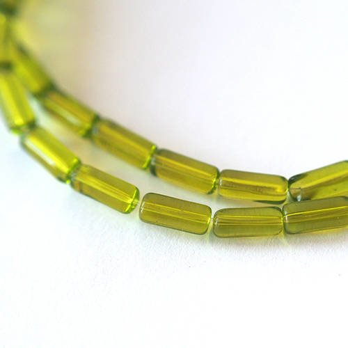 10 perles tubes en verre transparente couleur vert kaki 10x4mm 