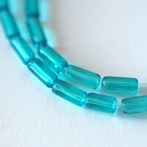 10 perles tubes en verre transparente couleur bleu turquoise 10x4mm 
