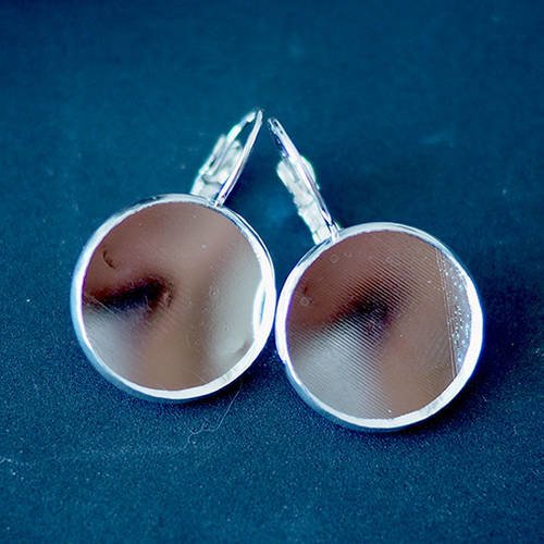 Boucles d'oreilles dormeuse à cabochon 18 mm argentée x 1 paire 