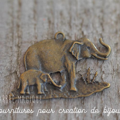Breloque pendentif eléphant et son petit métal bronze 37x25 mm 