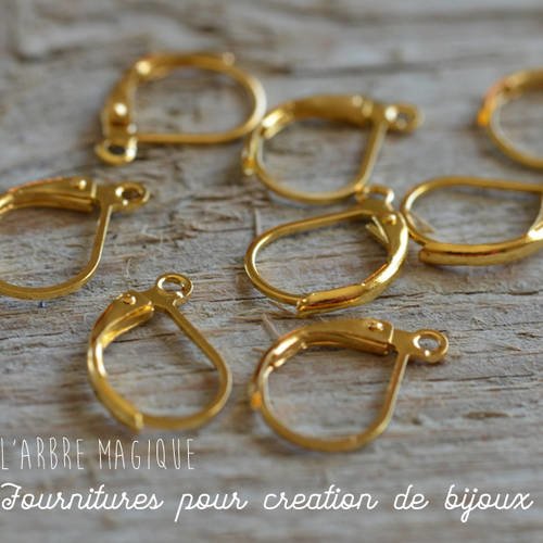 Boucles d'oreilles en dormeuses dorées vendu par 10 unités 