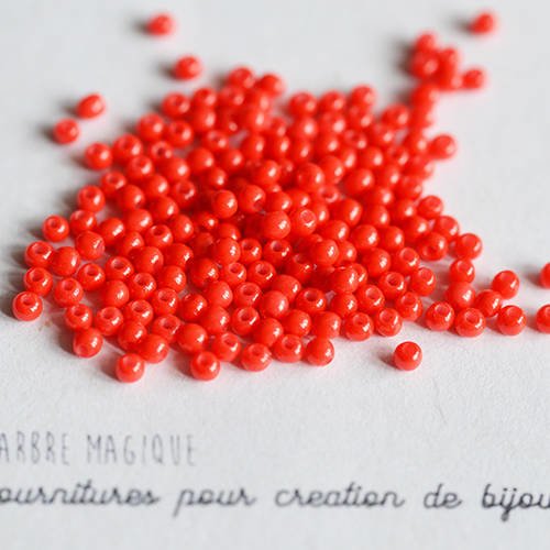 10g rocaille rouge opaque plus ou moins 1200 perles 2 mm 