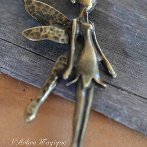 1 grand pendentif la fée métal couleur bronze 55x26 mm 