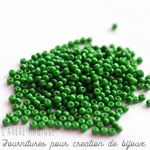 10g rocaille vert opaque plus ou moins 1200 perles 2mm 