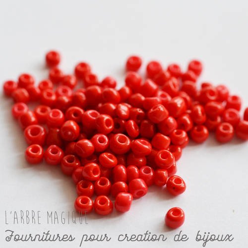 10g rocaille rouge opaque plus ou moins 100 perles 