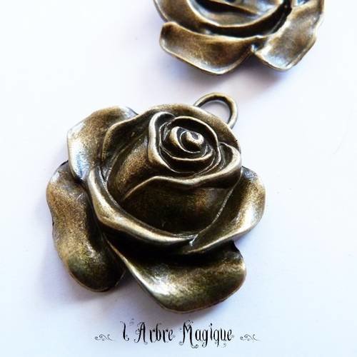 Grand pendentif fantaisie "la rose" métal couleur bronze 36x33 mm
