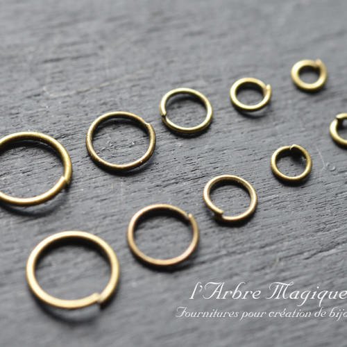 +/- 150 anneaux de toutes tailles couleur bronze