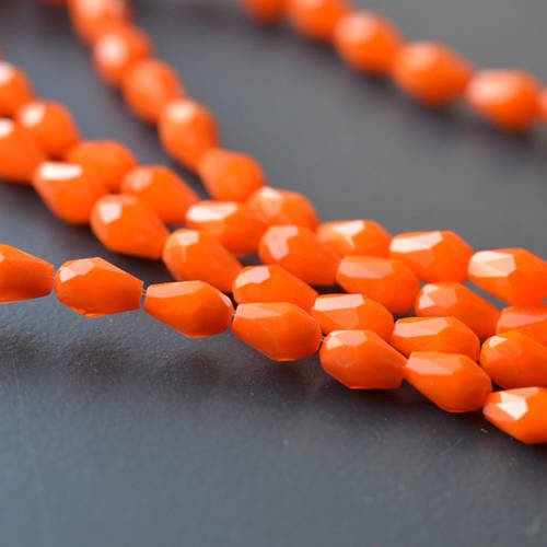 10 perles en verre forme goutte couleur opaque orange 6x4 mm