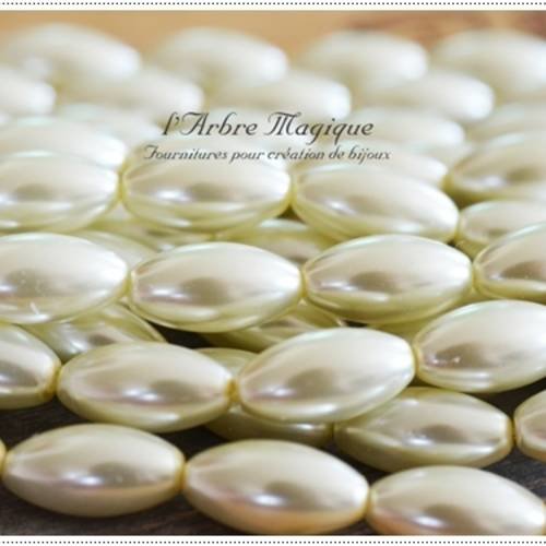 Perles nacrées ovales blanc cassé x 1 
