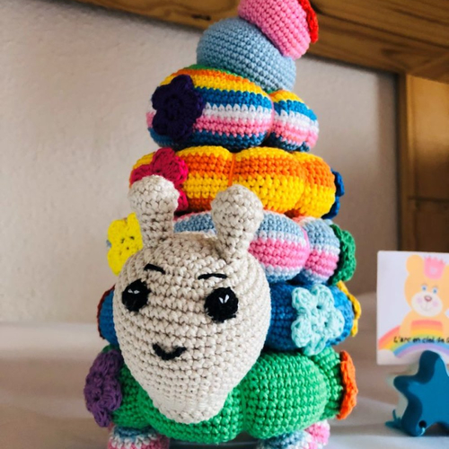 Jeu éducatif d'empilage en forme d'escargot fait main en crochet, jouet ludique parfait pour stimuler l'éveil