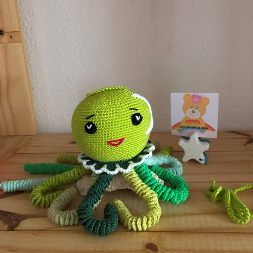 Doudou pieuvre douceur verte dégradée, fait main en coton bio mercerisé, cadeau sensoriel de naissance
