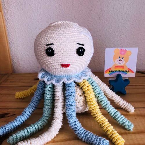 Doudou pieuvre blanche sensorielle fait main et personnalisable, cadeau idéal naissance, une peluche irrésistible coton bio mercerisé
